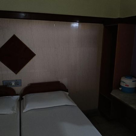Krishna Lodge Tiruchirappalli Εξωτερικό φωτογραφία