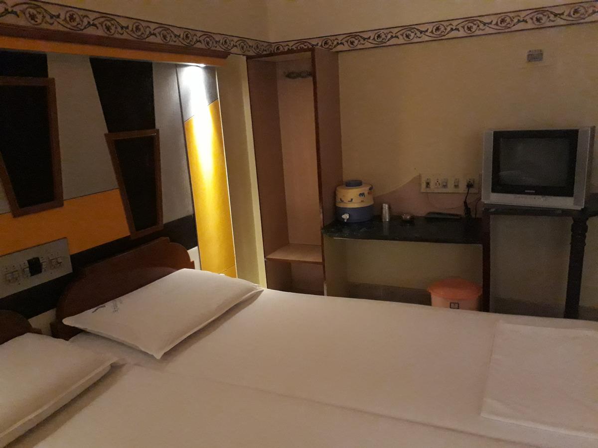 Krishna Lodge Tiruchirappalli Εξωτερικό φωτογραφία